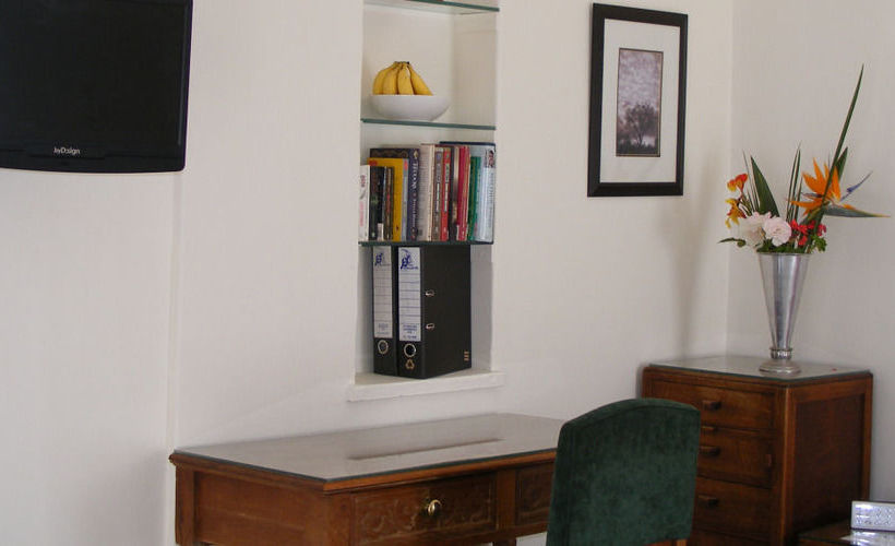 Pension Buckingham Guesthouse And Apartments 12