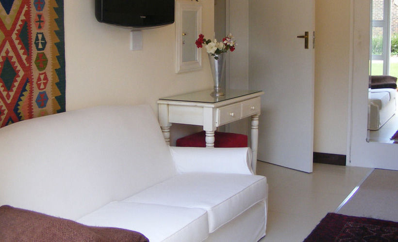 Pension Buckingham Guesthouse And Apartments 8