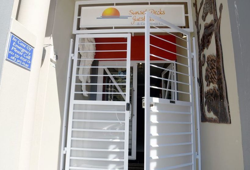 Pensão Sunset Decks 14