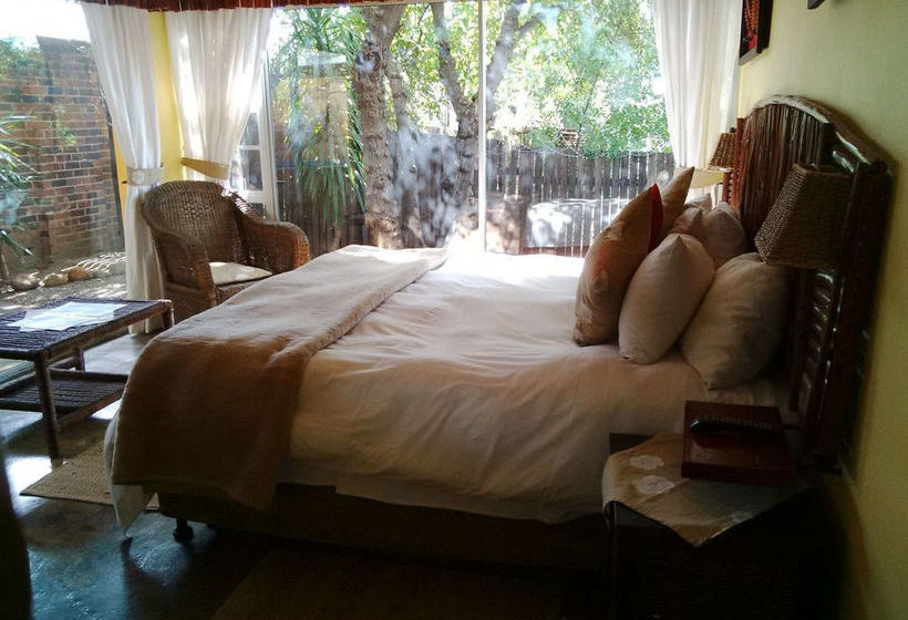 Pension Flintstones Guest House Fourways 2