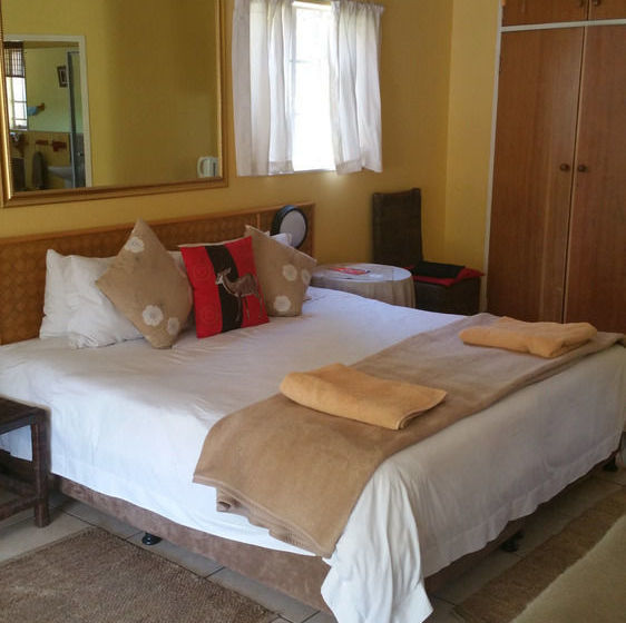 Pension Flintstones Guest House Fourways 3