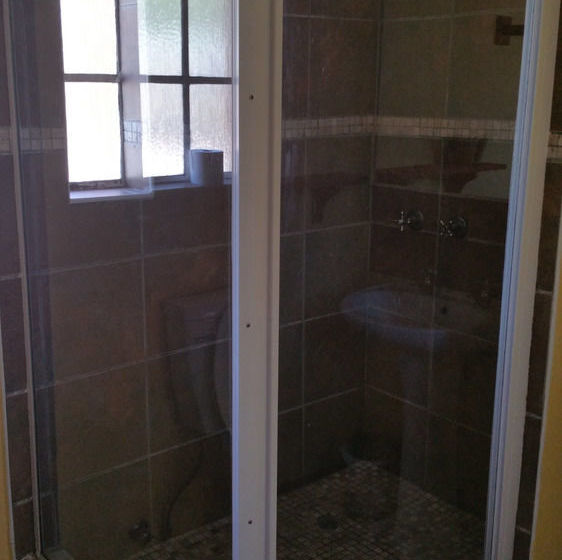 Pension Flintstones Guest House Fourways 5