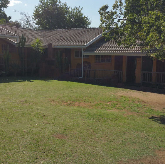 Pension Flintstones Guest House Fourways 8