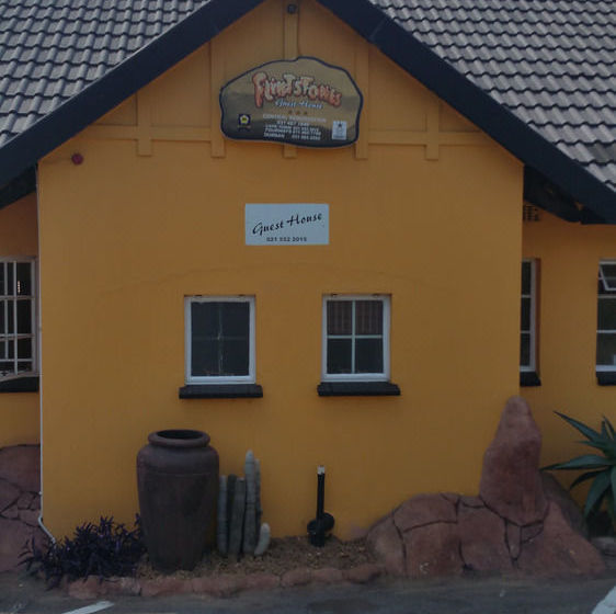 Pension Flintstones Guest House Fourways 9