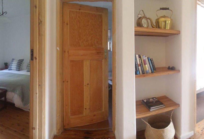 The Country Cottage 2