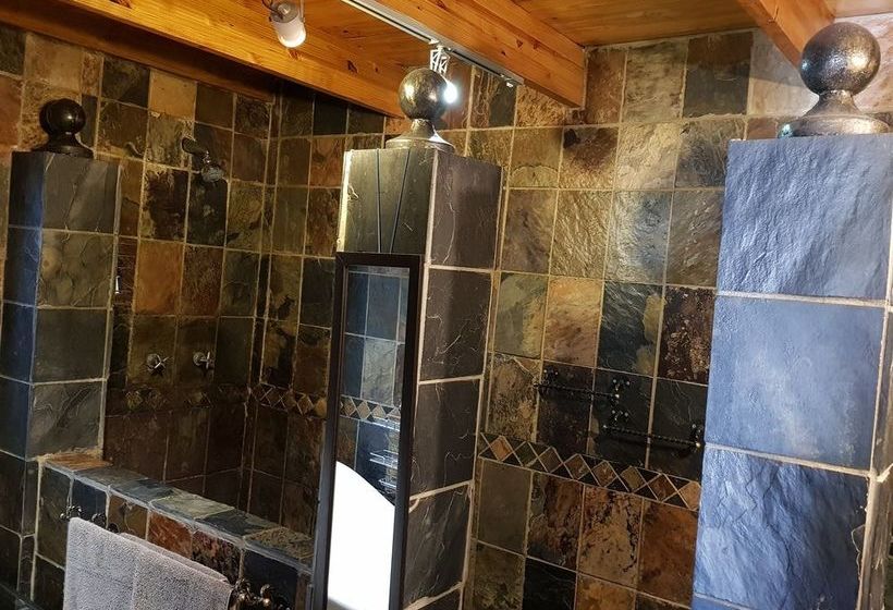 Six Valk Avenue Guest House 10