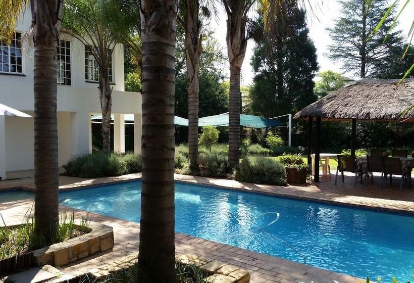 Six Valk Avenue Guest House 11