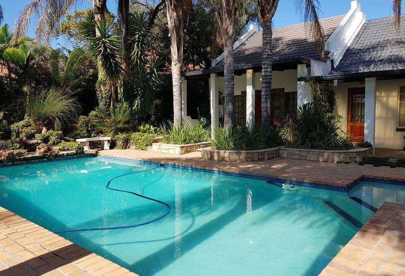 Six Valk Avenue Guest House 14