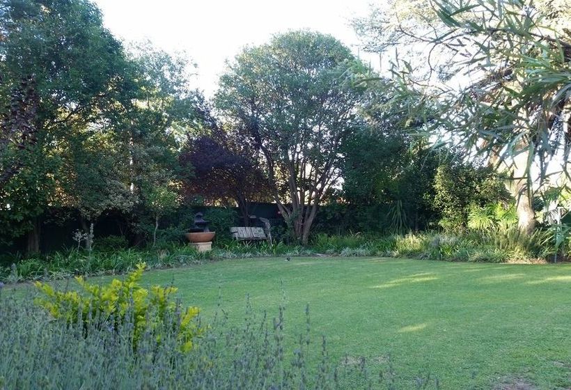 Six Valk Avenue Guest House 16