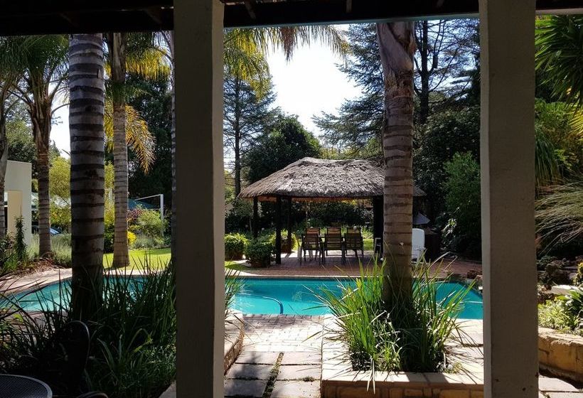 Six Valk Avenue Guest House 4