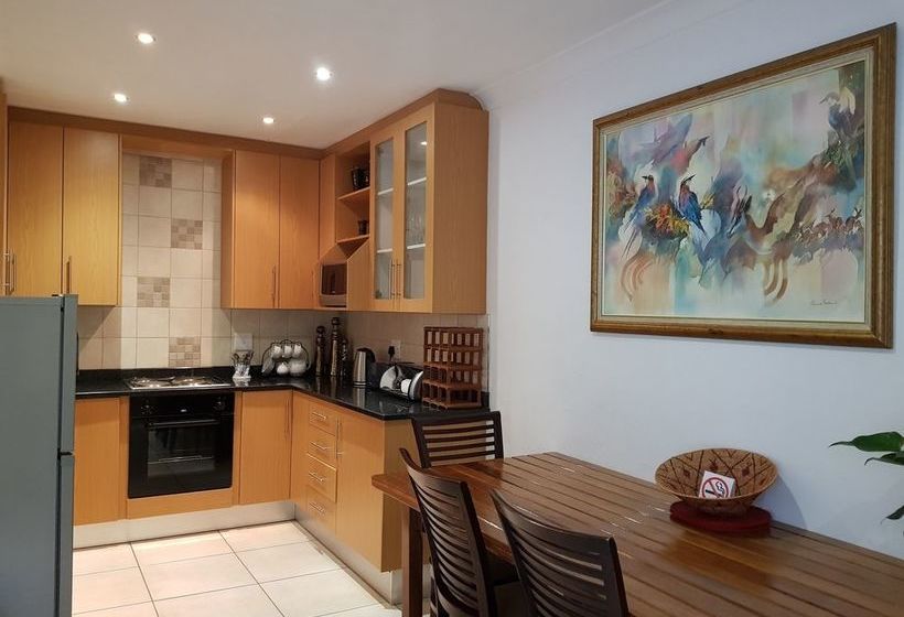 Six Valk Avenue Guest House 6