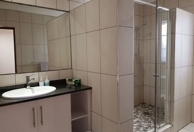 Six Valk Avenue Guest House 7