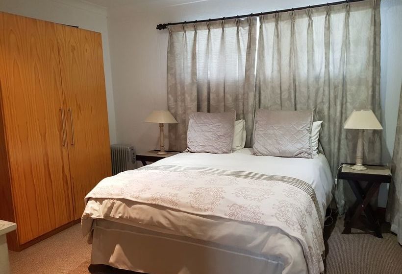 Six Valk Avenue Guest House 8