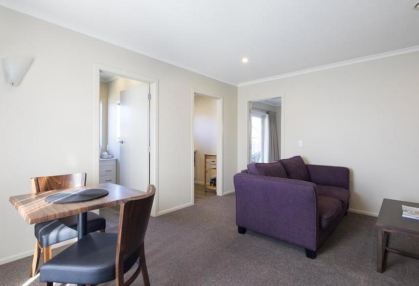 Motel Colonial Court Motor Inn 6