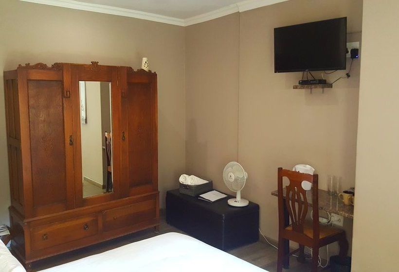 Pension Aerotropolis Guest Lodge 13