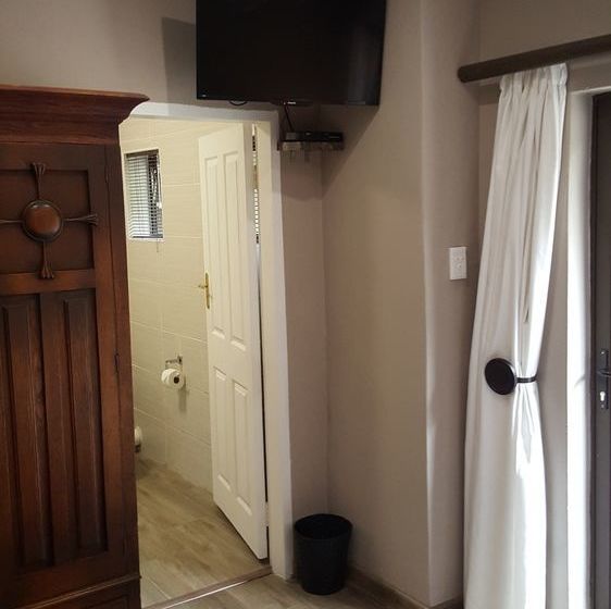 Pension Aerotropolis Guest Lodge 7