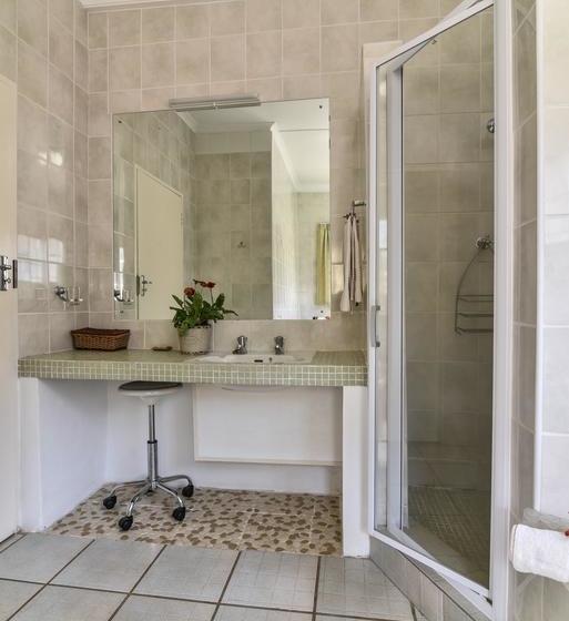 Bed and Breakfast Random Harvest Country Cottages 10