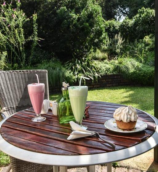 Bed and Breakfast Random Harvest Country Cottages 5