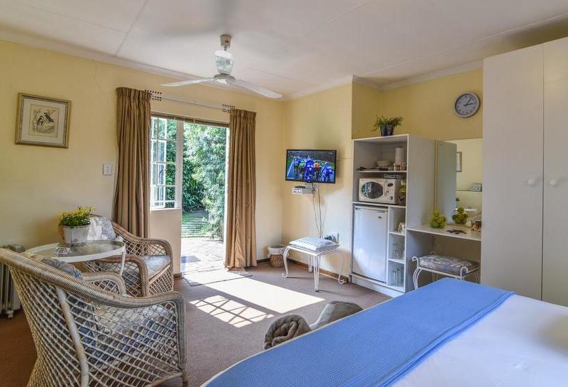 Bed and Breakfast Random Harvest Country Cottages 6