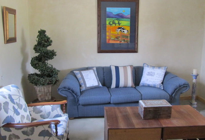 Seven Oaks Vineyard Cottages 11