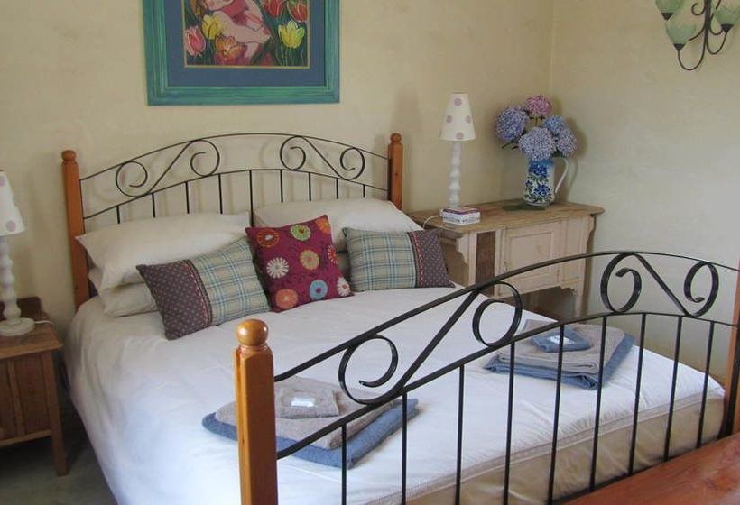 Seven Oaks Vineyard Cottages 6