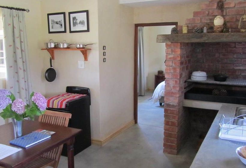 Seven Oaks Vineyard Cottages 9