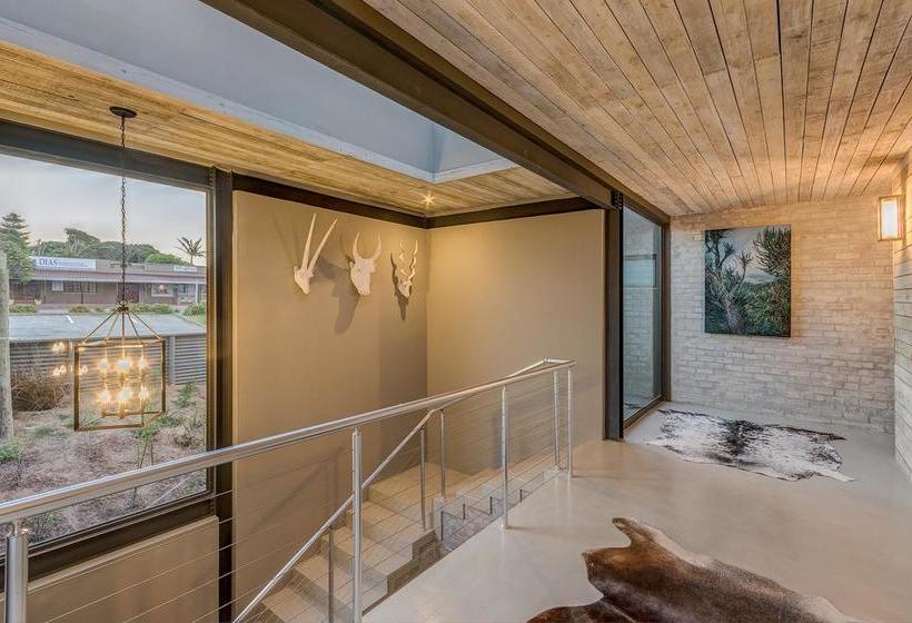 The House Quarters 12