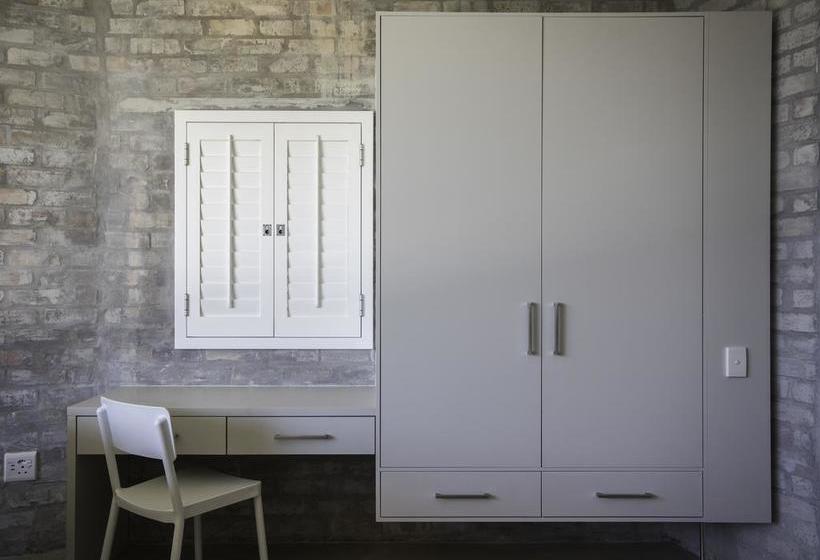 The House Quarters 16