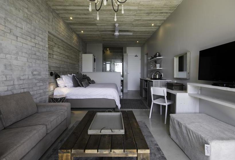 The House Quarters 17