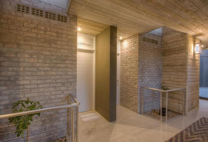 The House Quarters 8