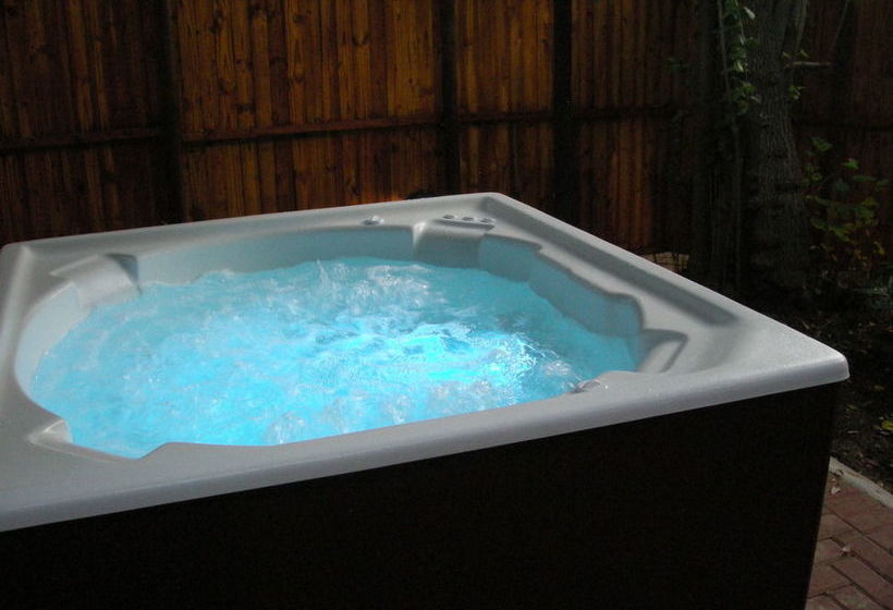 Pension Silverstone Guest House 15