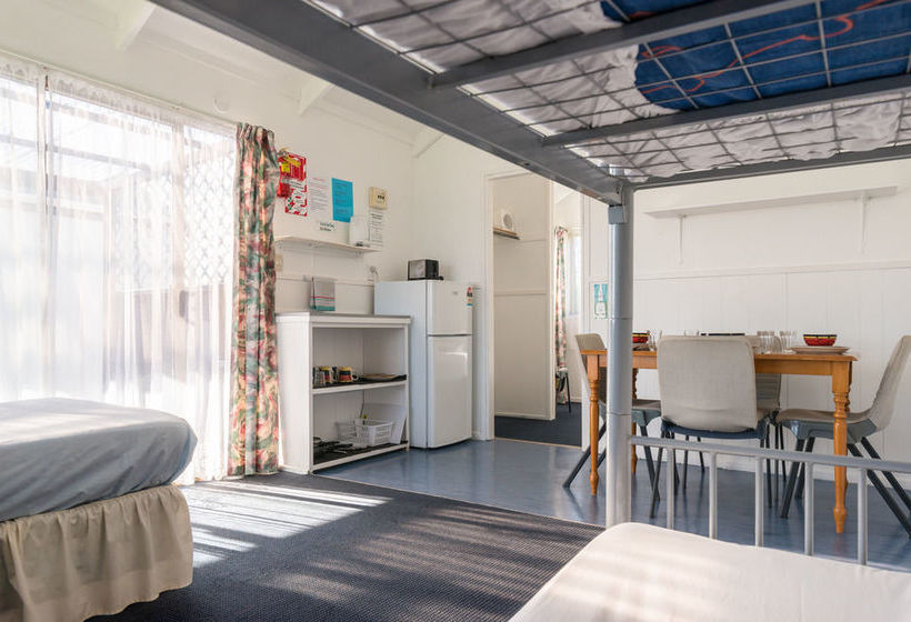 Hotel Waitangi Holiday Park 1