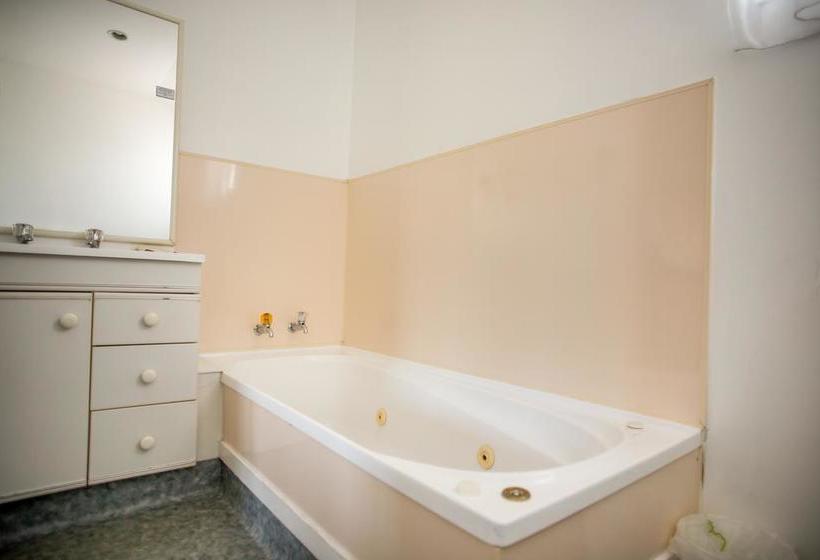 Motel Bennetts Thermal Pools Motor Inn 16