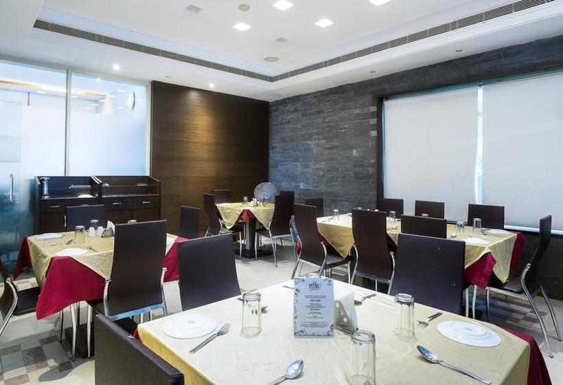 Hotel Treebo Fort Club 1