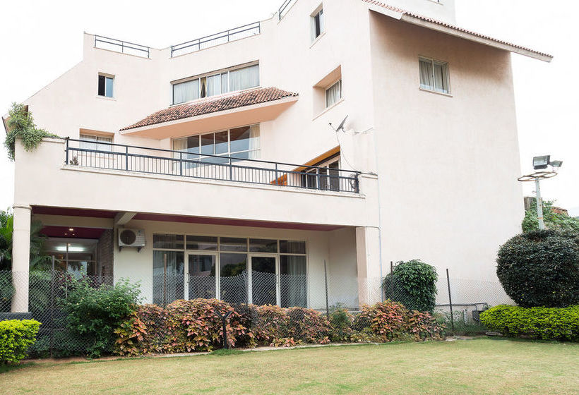 Hotel Treebo Fort Club 12