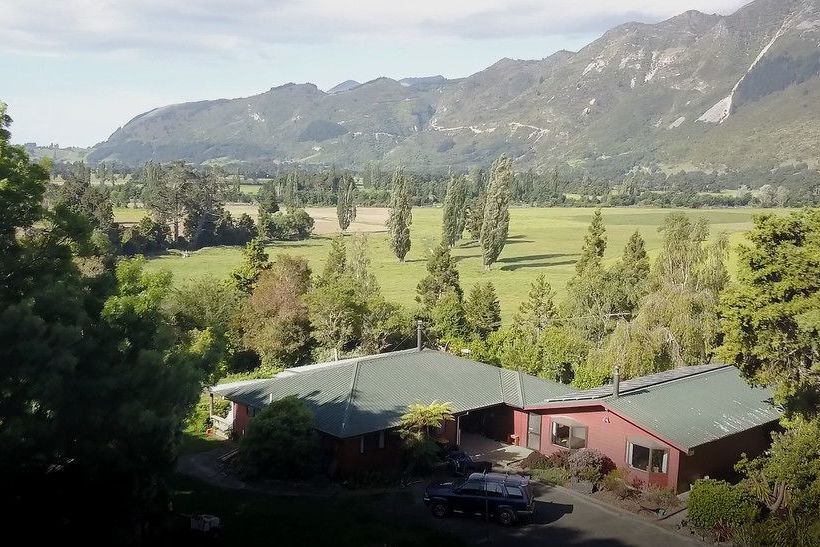 Golden Caves Bed And Breakfast