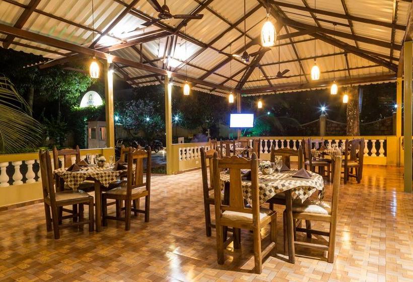 Hotel Cochichos Resort Vagator Goa