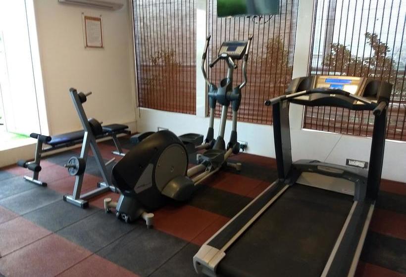 Hotel Eastin Residences Vadodara 10