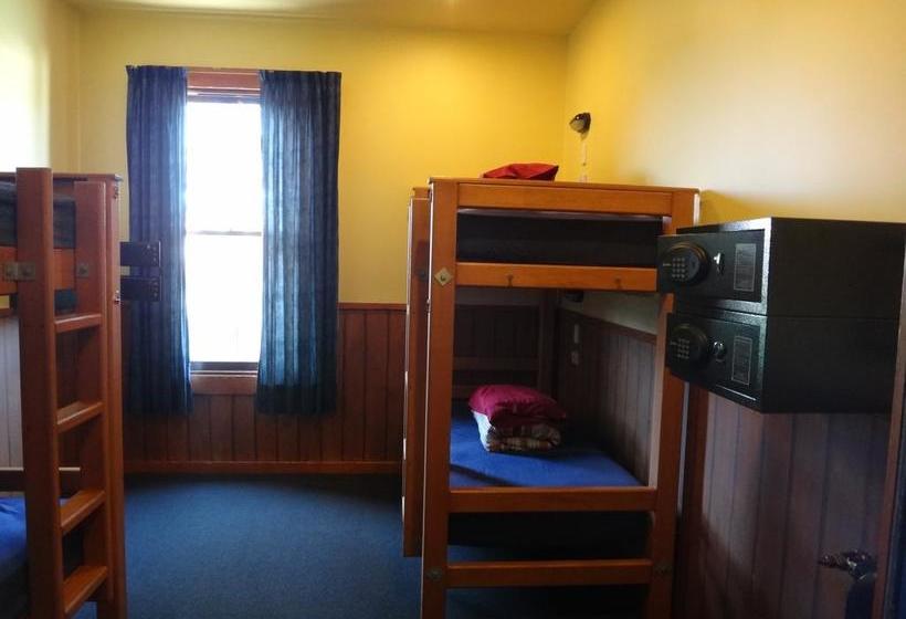 The Old Countryhouse Backpacker Hostel Christchurch South Island