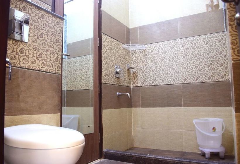 Fabhotel Daffodils Inn 18