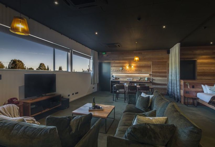 Hotel The Cinema Suites 12