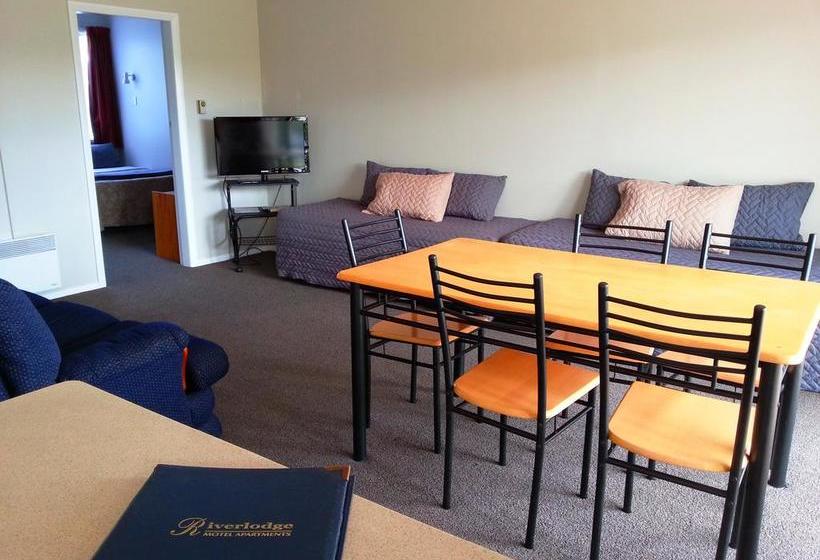 Riverlodge Motel 18