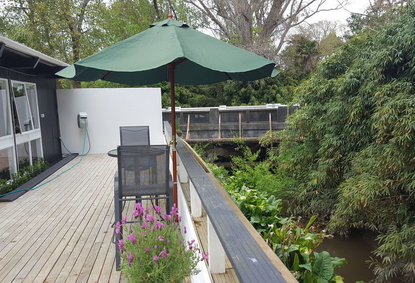 Bed and Breakfast A Bit Of New York In Whanganui Home Stay 10