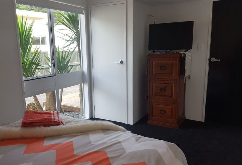 Bed and Breakfast A Bit Of New York In Whanganui Home Stay 6