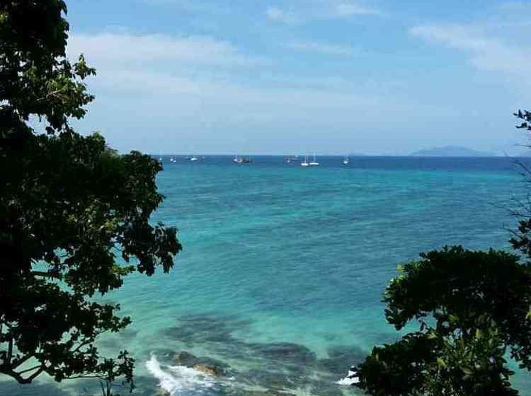 Hotel Cozy Cove Resort