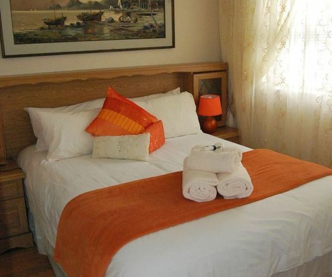 Pension Cape Wine Route Guesthouse 11