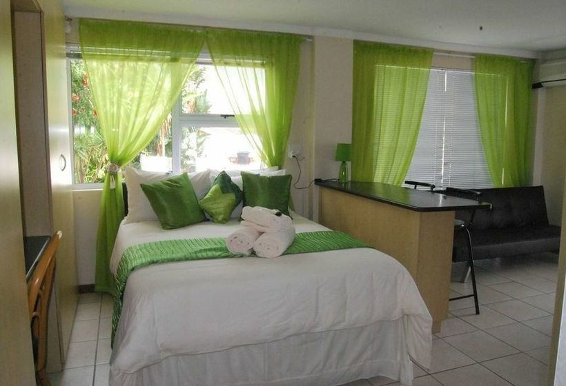 Pension Cape Wine Route Guesthouse 14