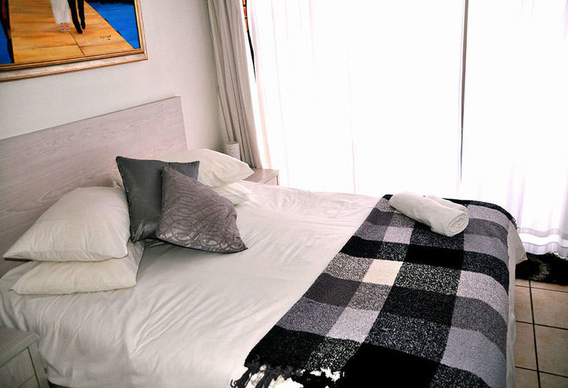 Pension Cape Wine Route Guesthouse 6