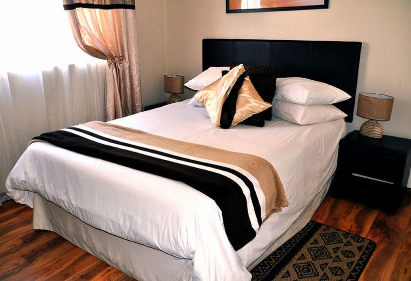 Pension Cape Wine Route Guesthouse 8