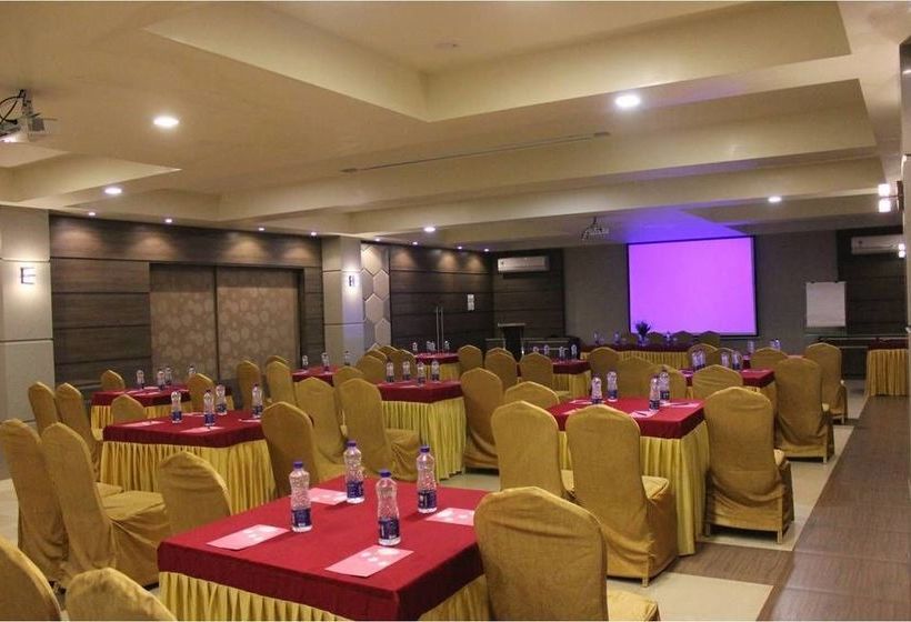 Hotel Crystal County Resort 9